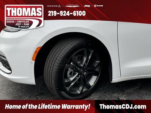 2026 Chrysler Pacifica Select