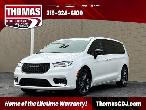 2026 Chrysler Pacifica Select