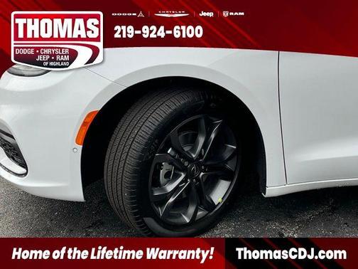 2026 Chrysler Pacifica Select