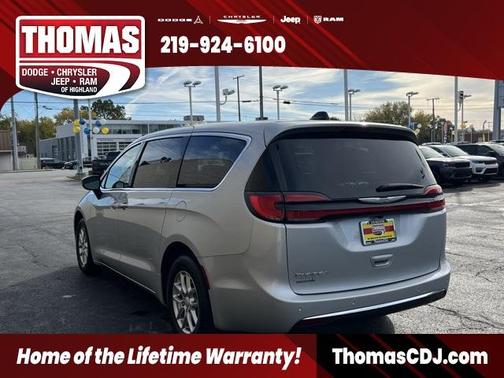 2026 Chrysler Pacifica Select