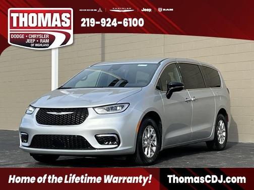 2026 Chrysler Pacifica Select