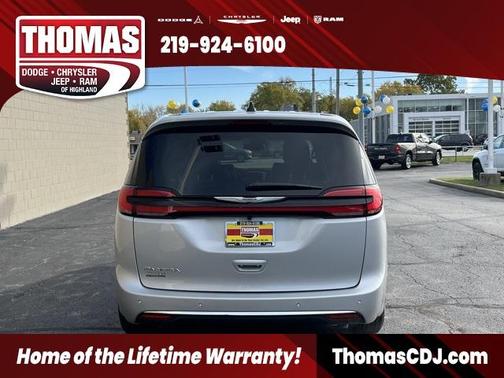 2026 Chrysler Pacifica Select