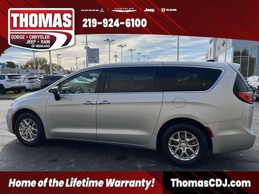 2026 Chrysler Pacifica Select