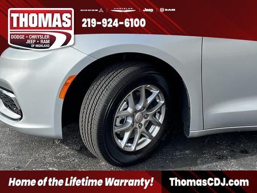 2026 Chrysler Pacifica Select