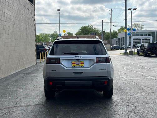 Silver Zynith Clearcoat 2026 Jeep Cherokee LAREDO/LIMITED