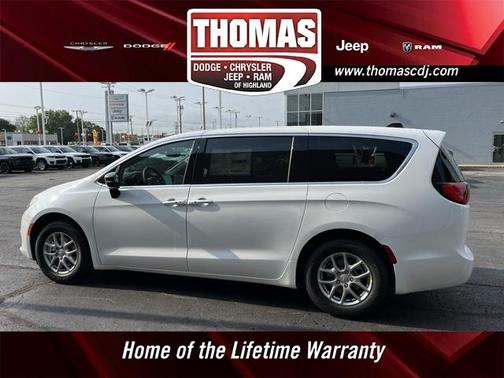 2025 Chrysler Voyager LX