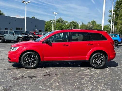 Vice White 2018 Dodge Journey SE