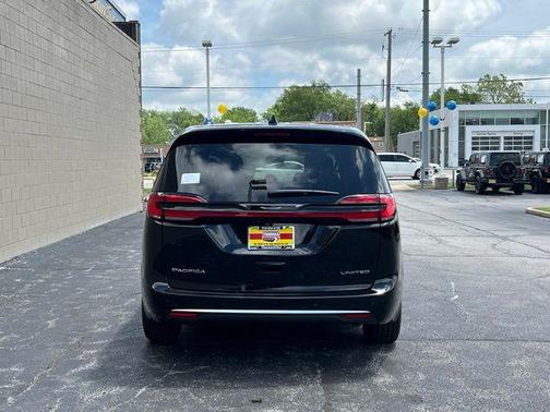Diamond Black 2027 Chrysler Pacifica LIMITED
