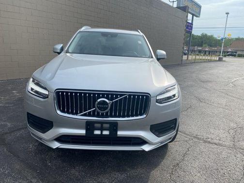 Bright Silver Metallic 2021 Volvo XC90 T6 Momentum 6 Passenger