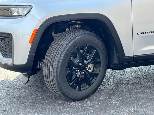 Silver Zynith 2026 Jeep Grand Cherokee L Laredo