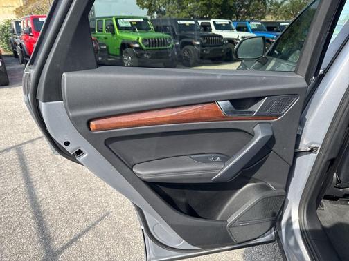 2023 Audi Q5 45 S line quattro Premium