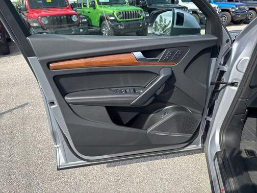 2023 Audi Q5 45 S line quattro Premium