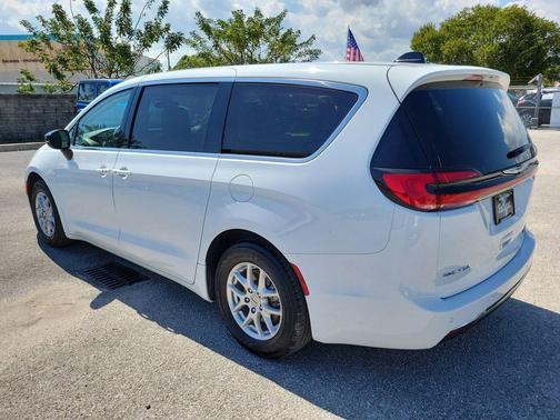 2024 Chrysler Pacifica Touring-L