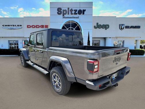 2026 Jeep Gladiator Sport