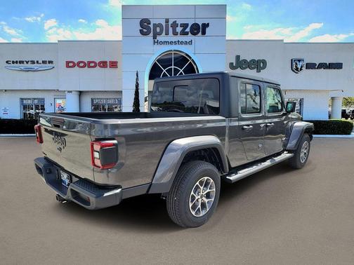 2026 Jeep Gladiator Sport