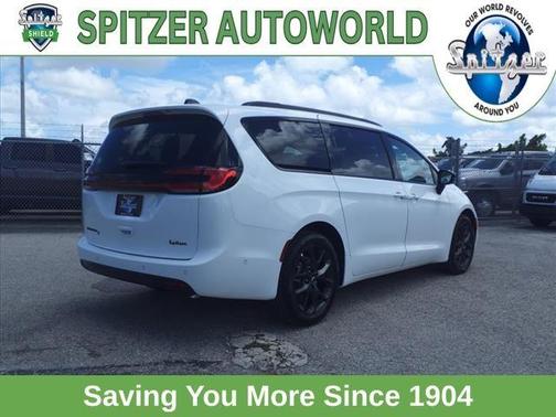 2024 Chrysler Pacifica Touring-L