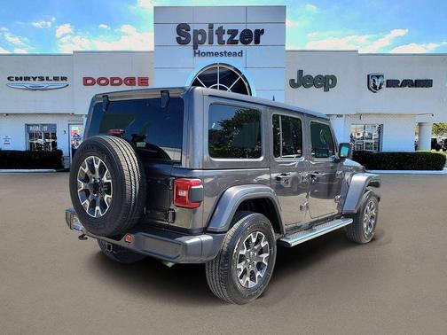 Granite Crystal Clearcoat Metallic 2026 Jeep Wrangler Sahara