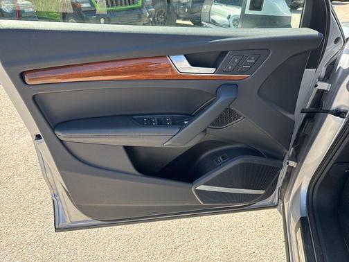 2023 Audi Q5 45 S line quattro Premium