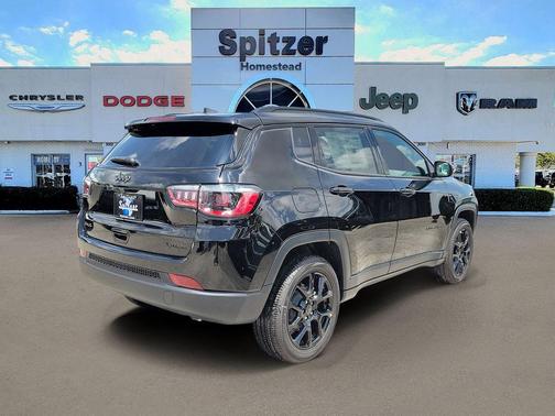 Diamond Black 2026 Jeep Compass Latitude