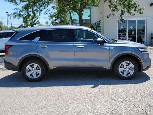 2022 Kia Sorento LX