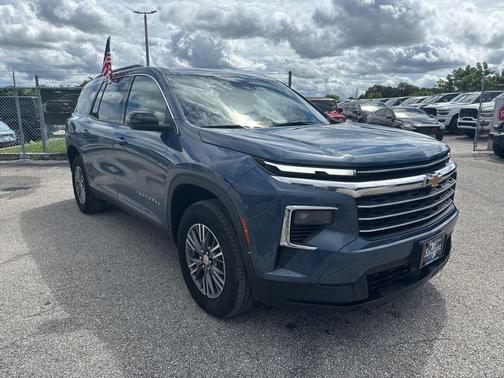 2025 Chevrolet Traverse LT