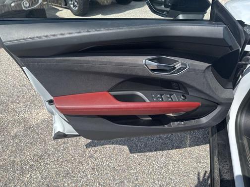 2022 Audi RS e-tron GT Base