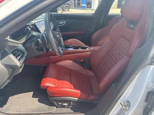 2022 Audi RS e-tron GT Base