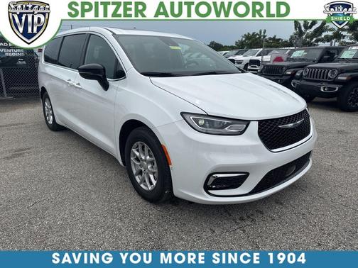 2026 Chrysler Pacifica Select