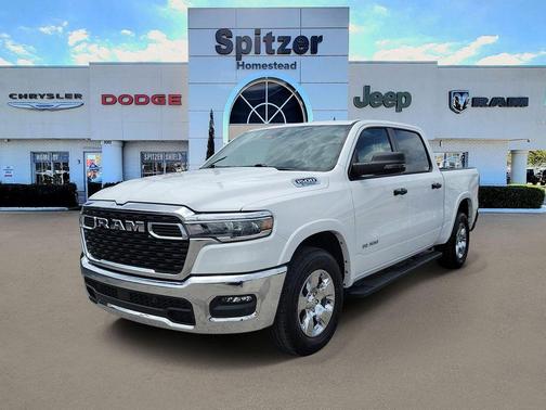 Bright White Clearcoat 2025 RAM 1500 Big Horn/Lone Star