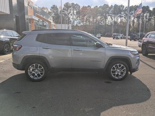 2022 Jeep Compass Latitude Lux