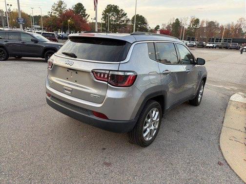 2022 Jeep Compass Latitude Lux