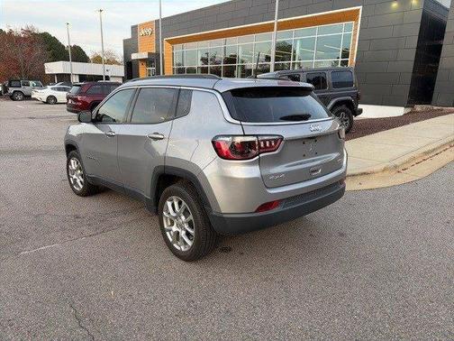 2022 Jeep Compass Latitude Lux