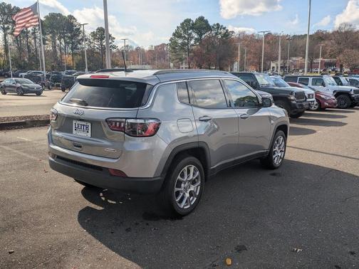 2022 Jeep Compass Latitude Lux