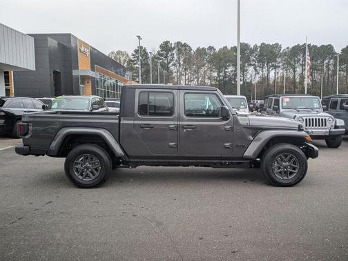 2026 Jeep Gladiator Sport