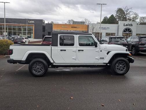 2026 Jeep Gladiator Sport