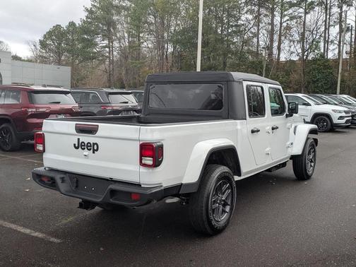 2026 Jeep Gladiator Sport