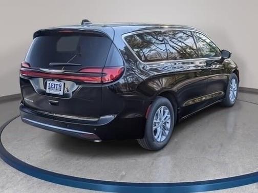 Diamond Black 2026 Chrysler Pacifica Select