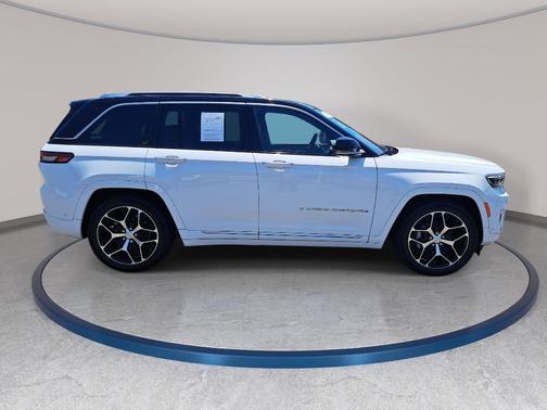 Bright White Clearcoat 2022 Jeep Grand Cherokee Summit