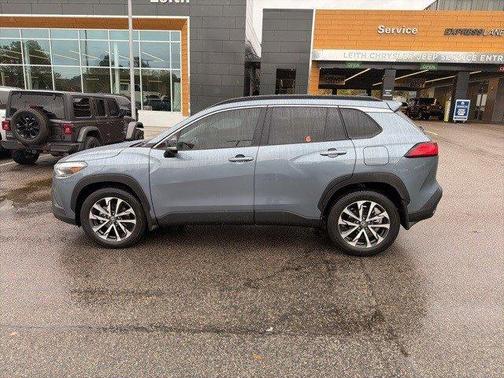 2025 Toyota Corolla Cross XLE