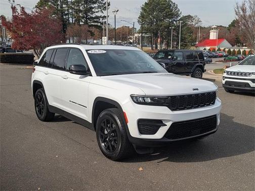 2025 Jeep Grand Cherokee Laredo