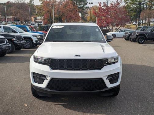 2025 Jeep Grand Cherokee Laredo