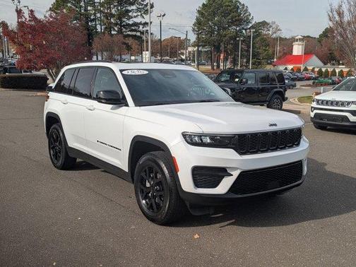 2025 Jeep Grand Cherokee Laredo