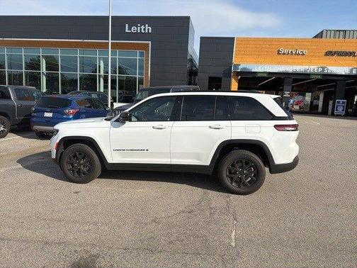 2025 Jeep Grand Cherokee Laredo