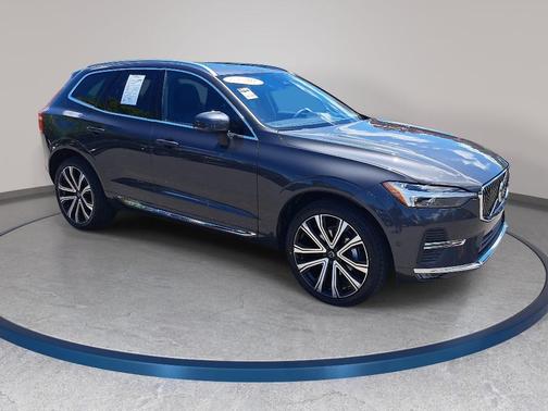 Platinum Gray Metallic 2023 Volvo XC60 B5 Ultimate Bright Theme