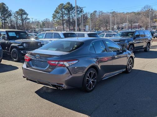 2018 Toyota Camry SE