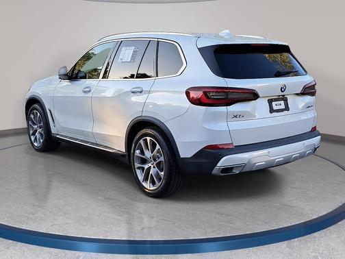 Mineral White Metallic 2023 BMW X5 sDrive40i