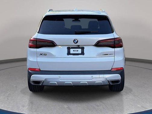 Mineral White Metallic 2023 BMW X5 sDrive40i