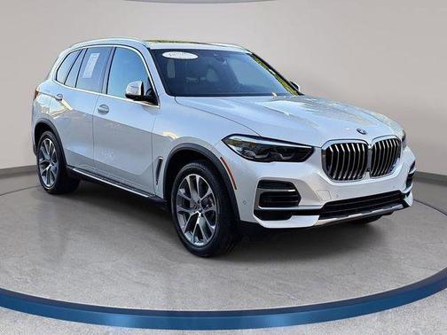 Mineral White Metallic 2023 BMW X5 sDrive40i