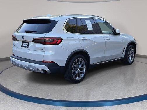 Mineral White Metallic 2023 BMW X5 sDrive40i