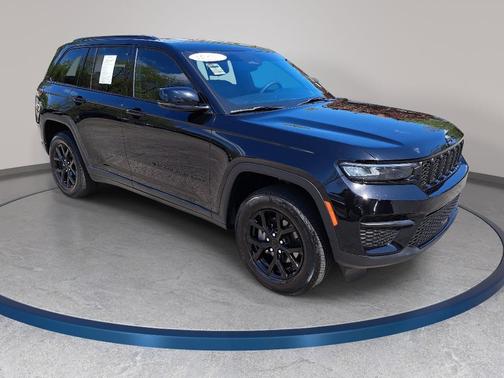 Diamond Black 2024 Jeep Grand Cherokee Laredo